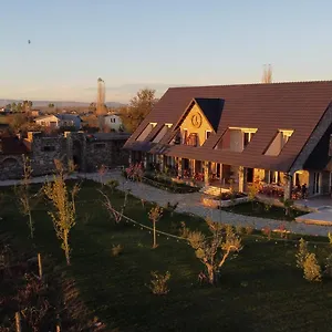Hotel Lahuta E Vjeter Agroturizem Lac